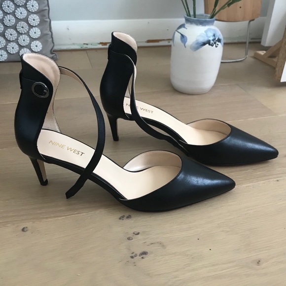 ❄️2 FOR $20 Nine West Leather Kitten Heels - Picture 1 of 5